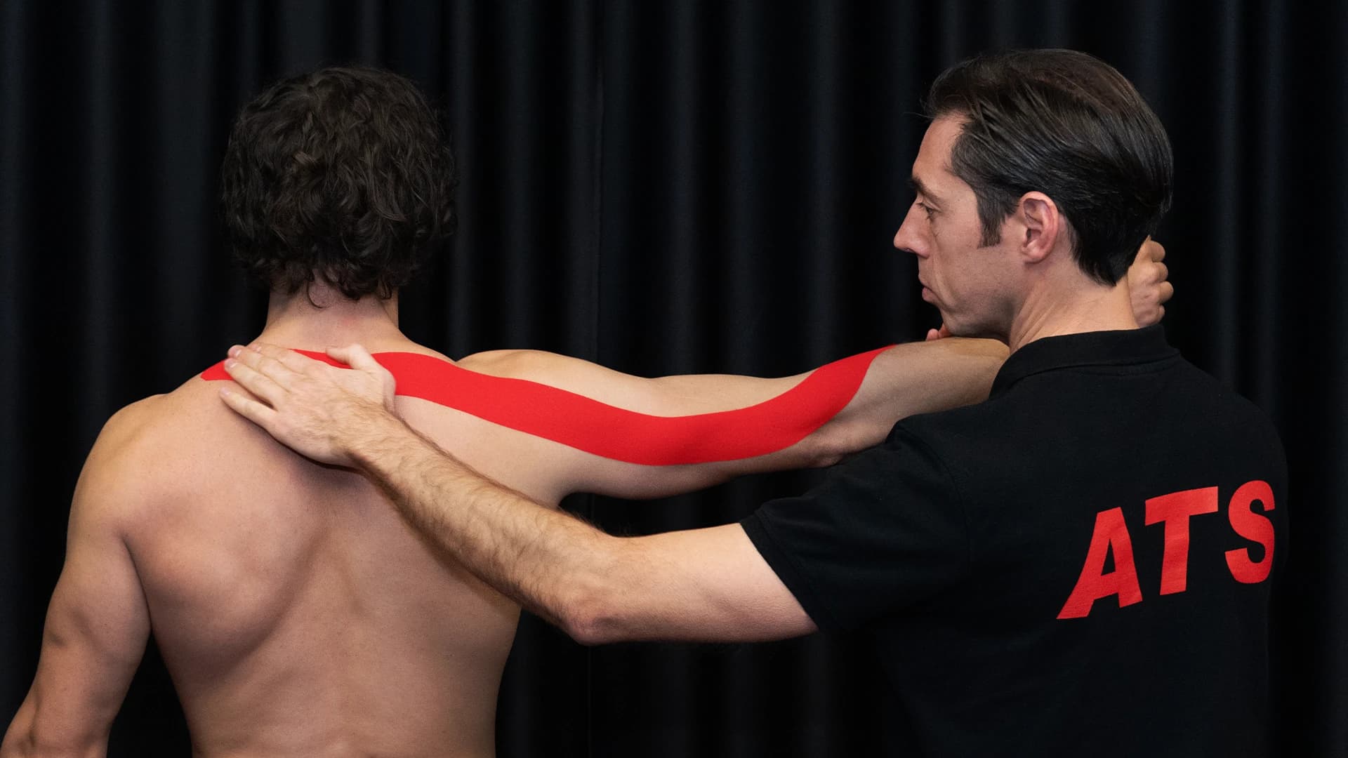 Applicazione Taping da parte dell'operatore certificato
